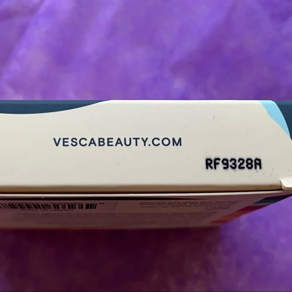 Soft-Matte Bronzing Powder by Vesca in Kissed By Diani- Medium Golden Undertone