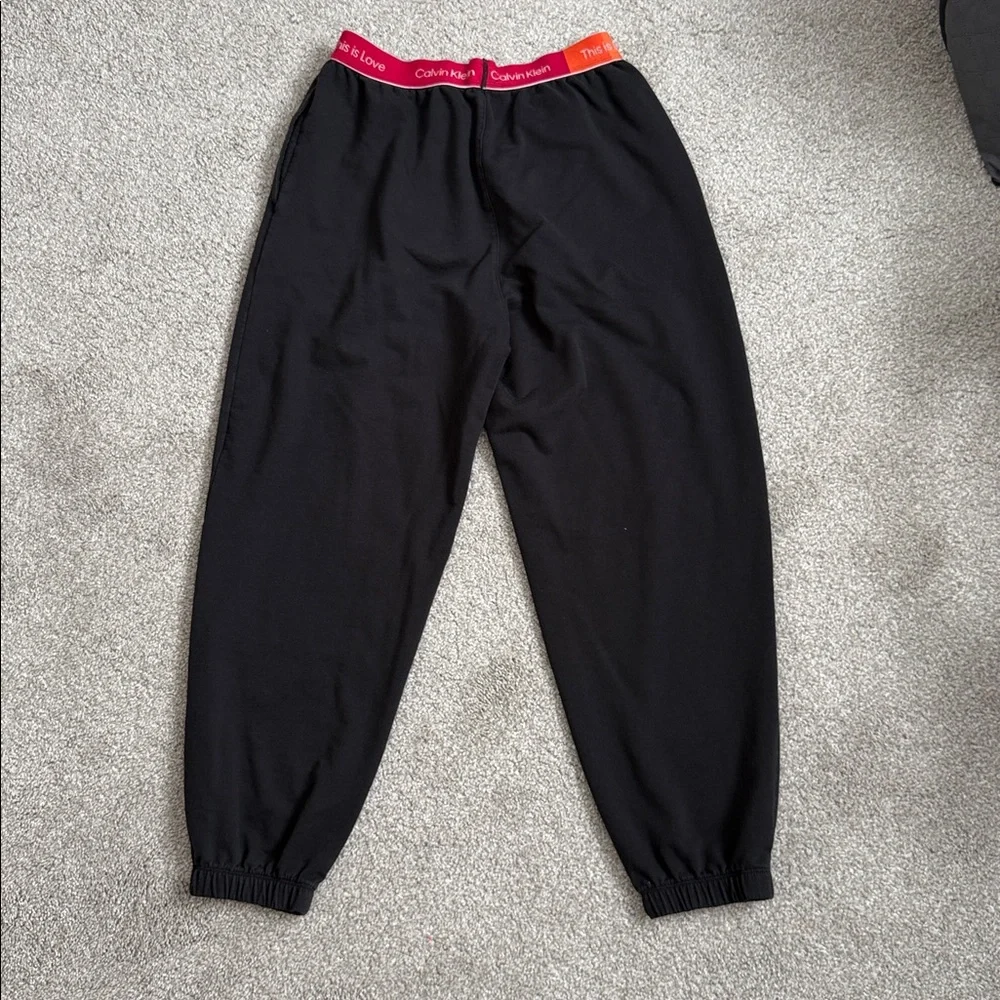 Calvin Klein logo waist