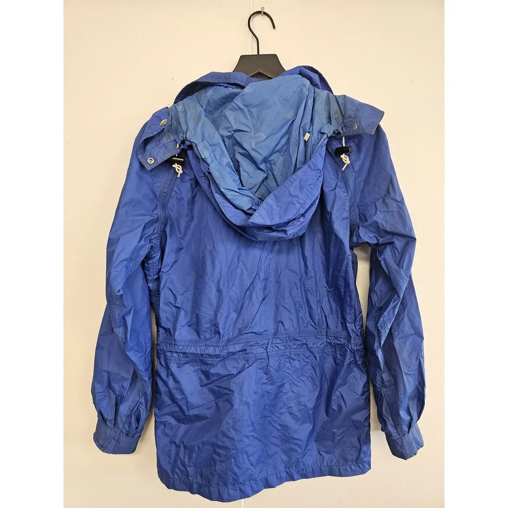 The North Face reads loop small