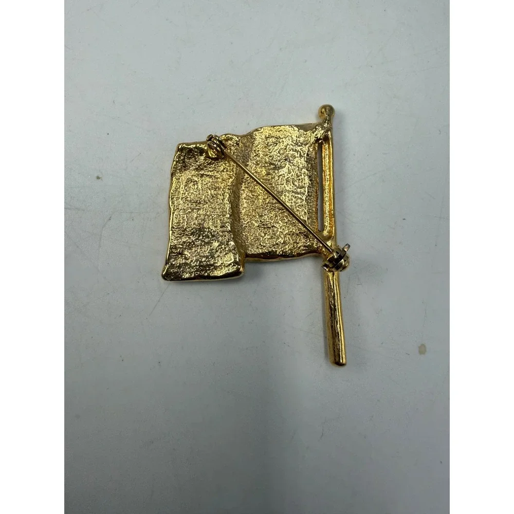 Vintage American Flag Brooch Patriotic Enamel Waving US Flag Gold Tone Pin