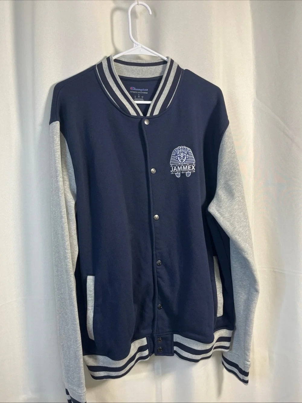 Champion gray wear collar