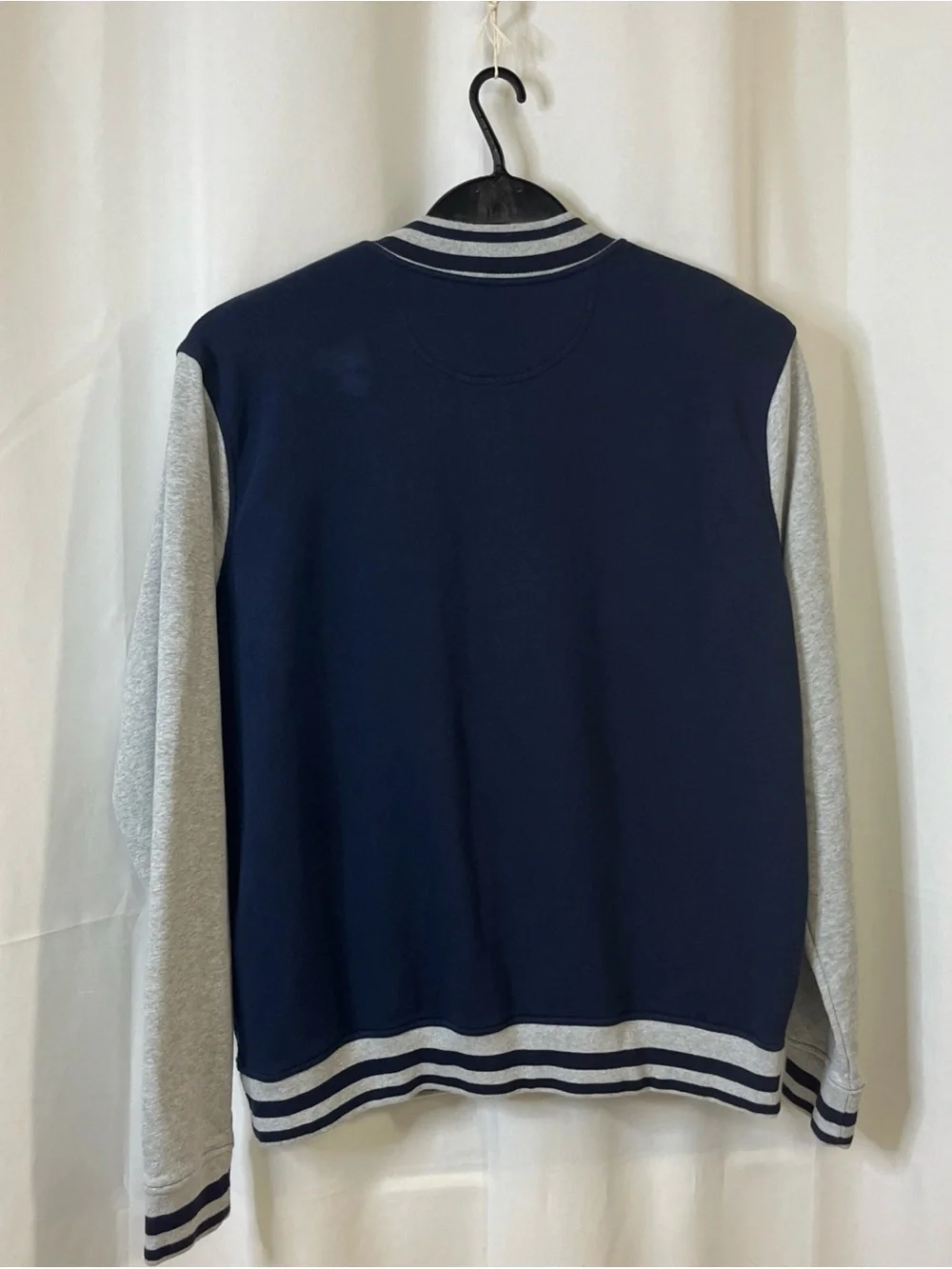 Champion cuffs striped collar
