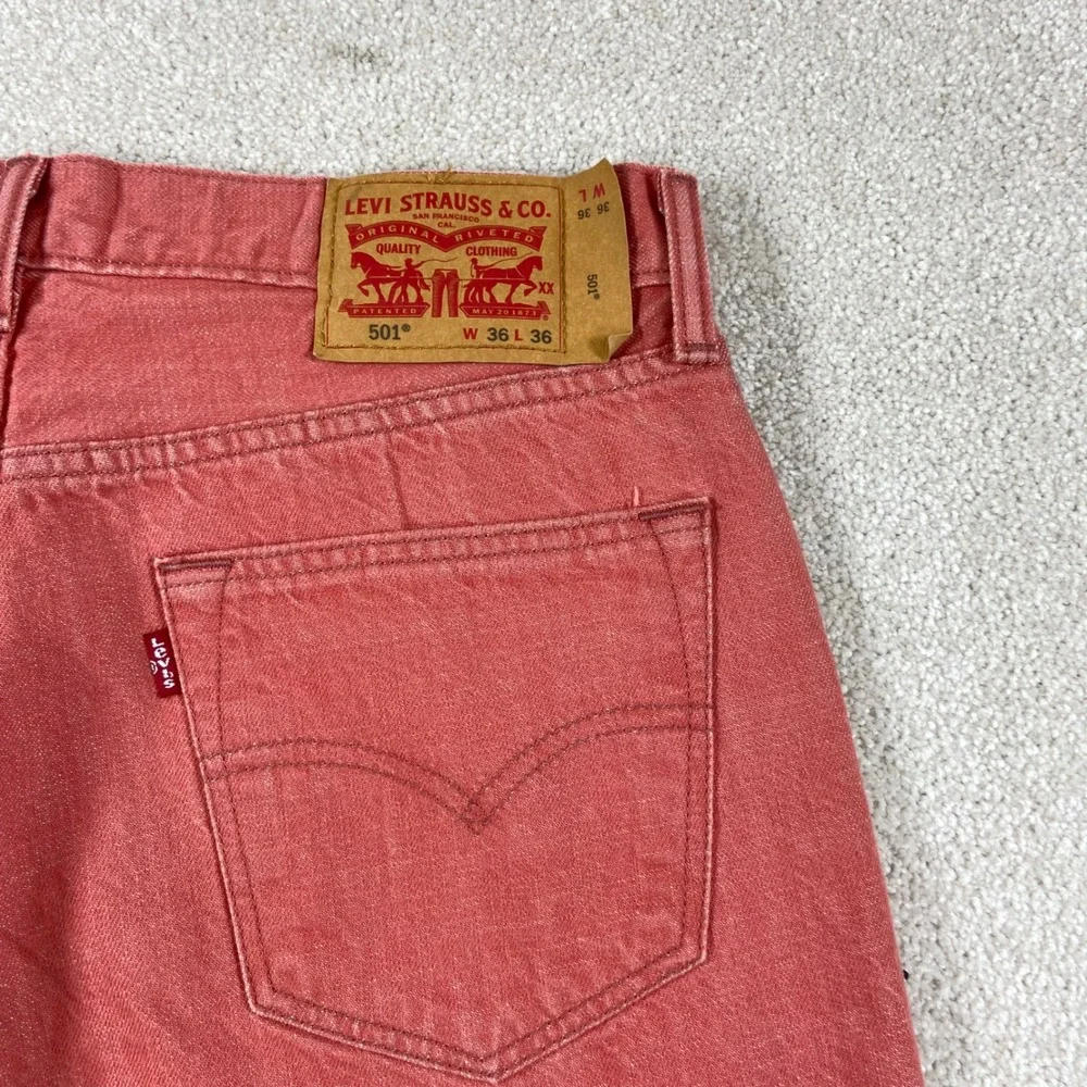 Levis measurements waist