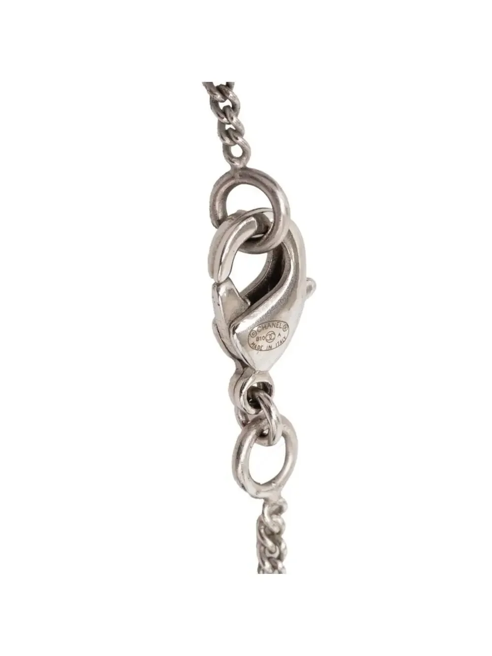 CHANEL understated chain vibe