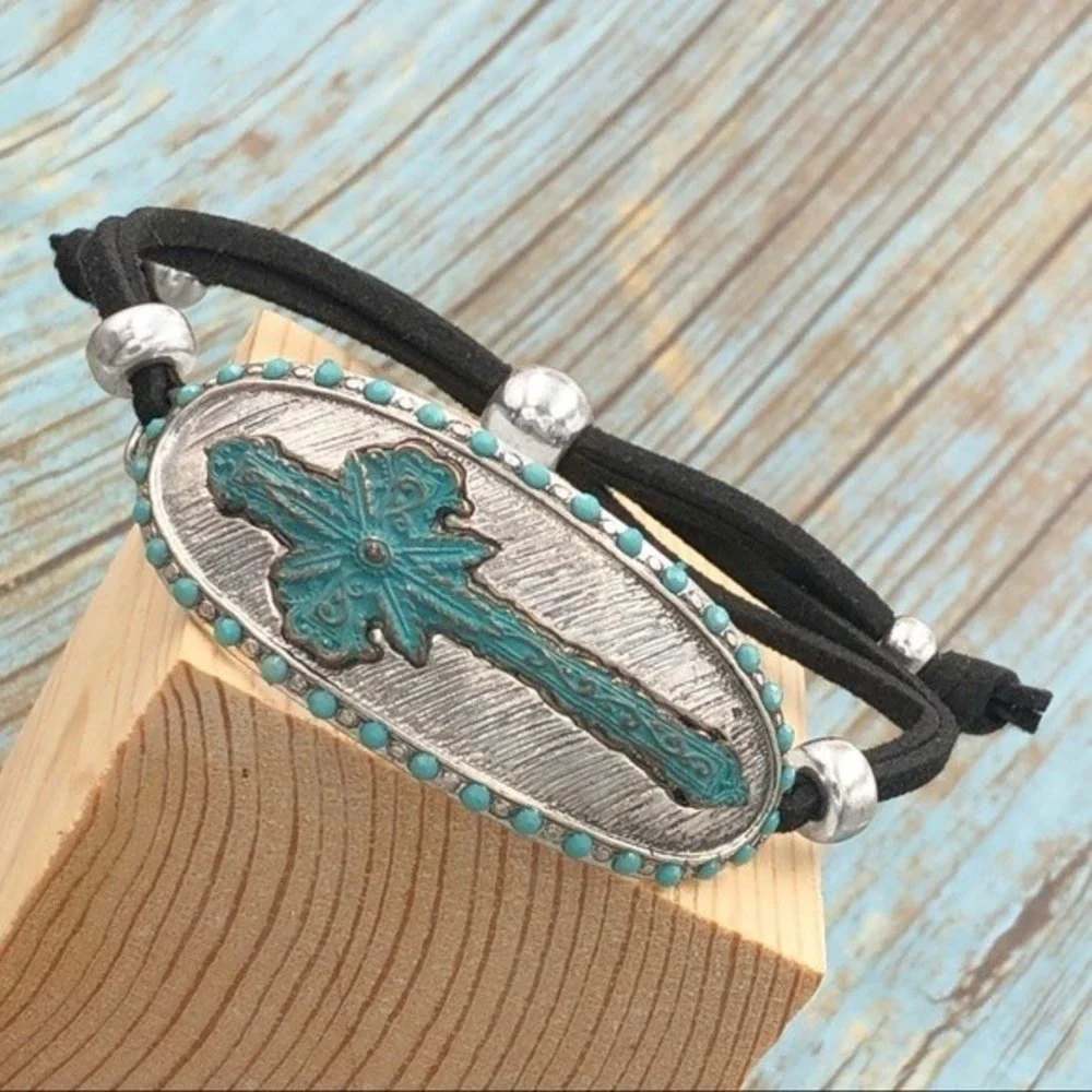 🌼 Western Cross Silver Patina Pull Tie Bracelet