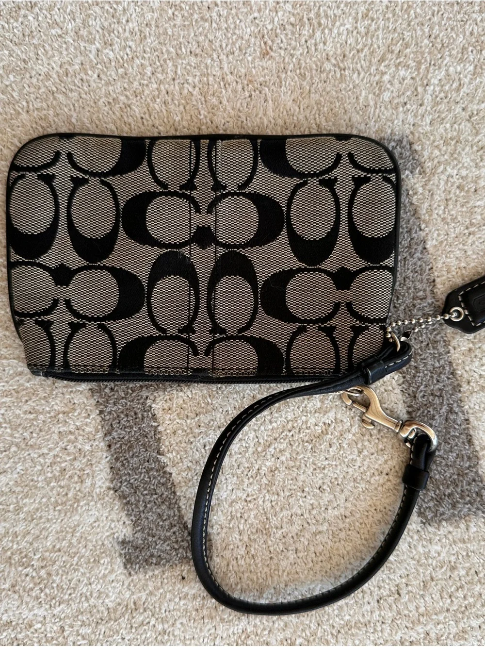 Coach wristlet iconic