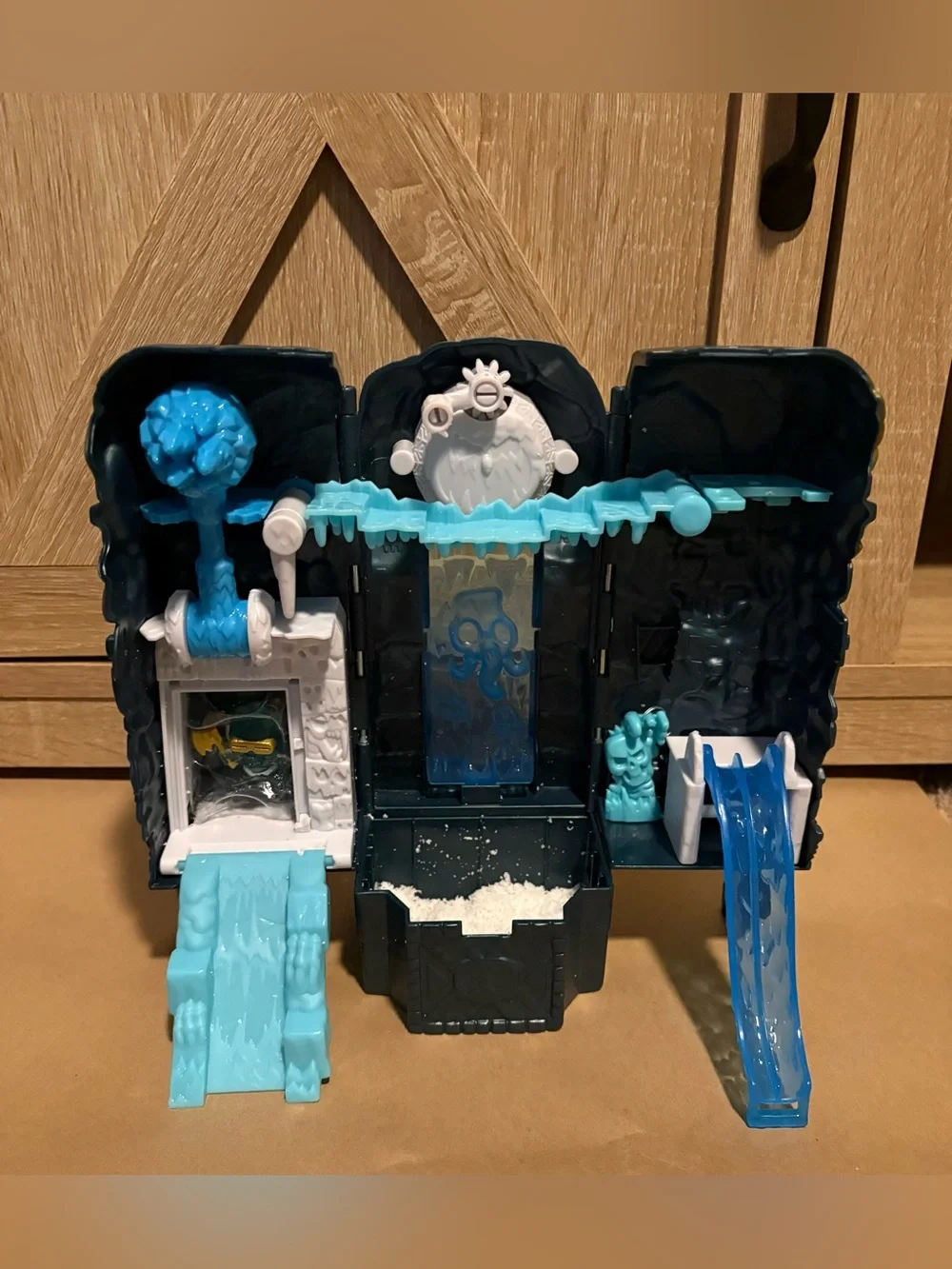 Treasure X Lost Lands Skull Island Frost Tower Playset