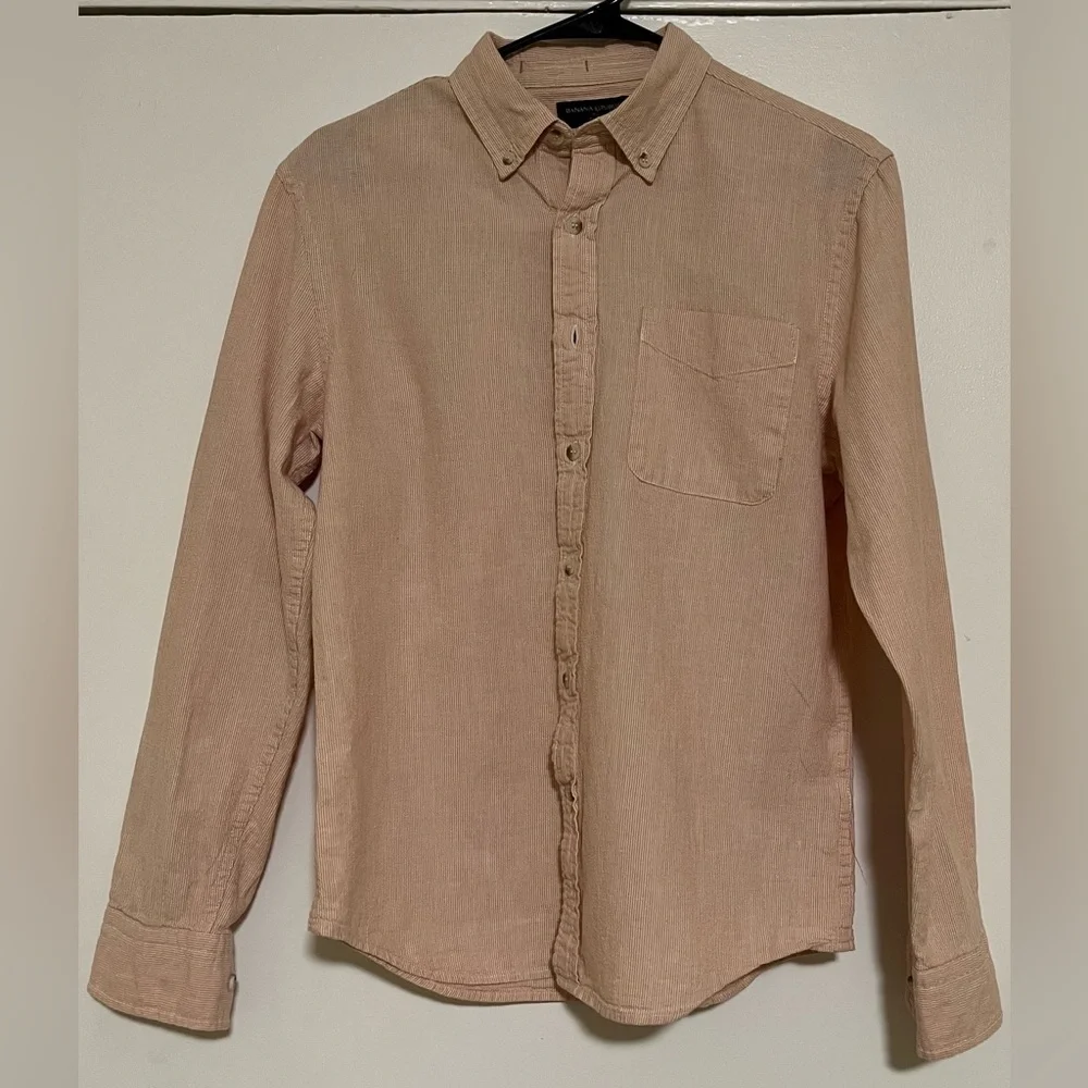 Banana Republic Men’s Untucked Fit Oxford Shirt – Light Peach Stripe, Size Small