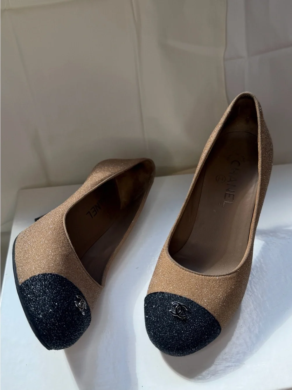 CHANEL elegant flats