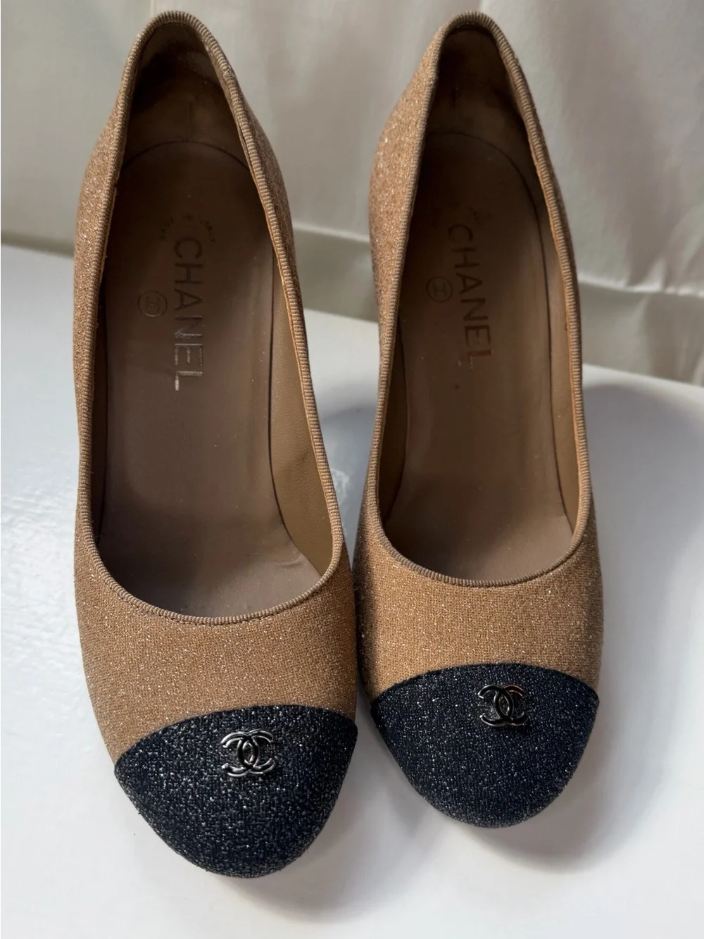 CHANEL elegant flats