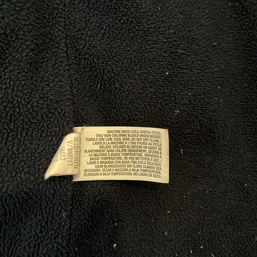 Old Navy SZ L10-12 navy/bla puffer. Zip front w/hood. Adjustable sleeve opening
