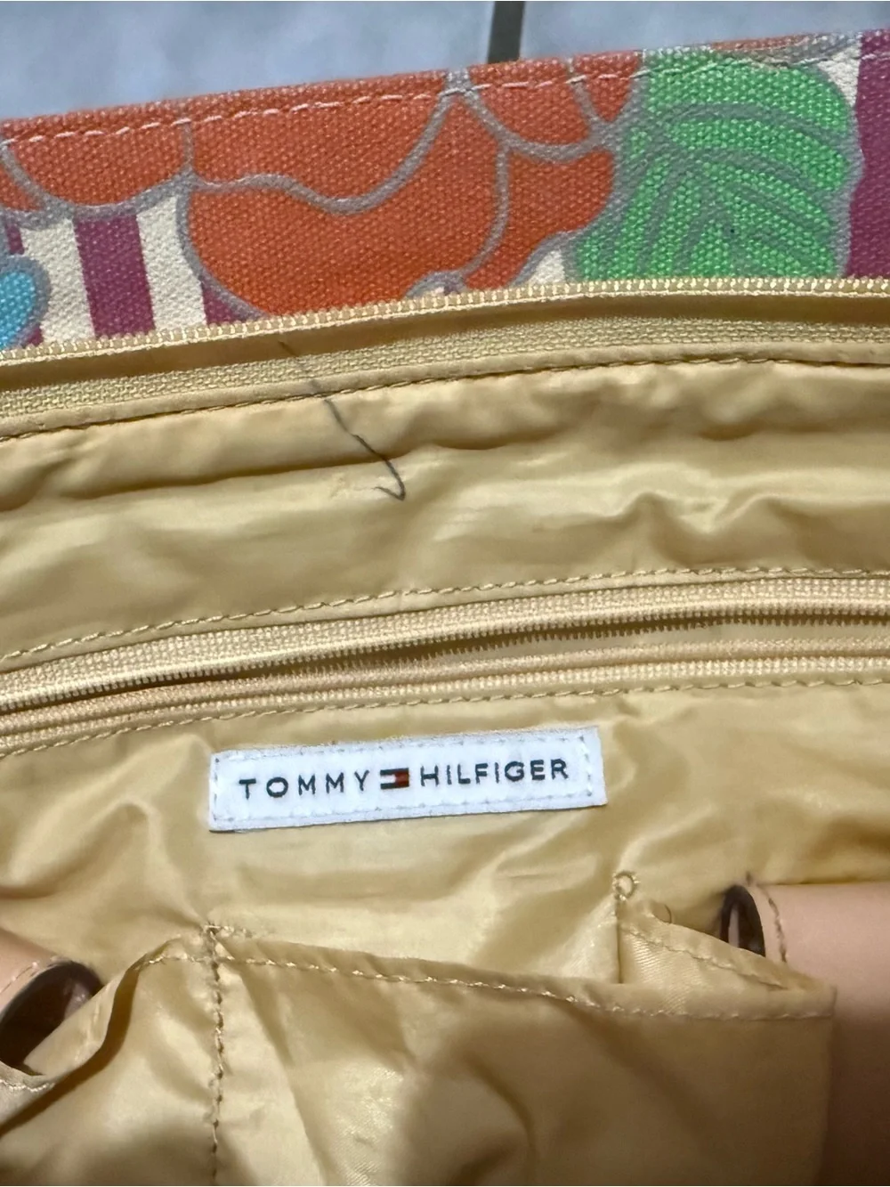 Tommy Hilfiger stylish multicolor