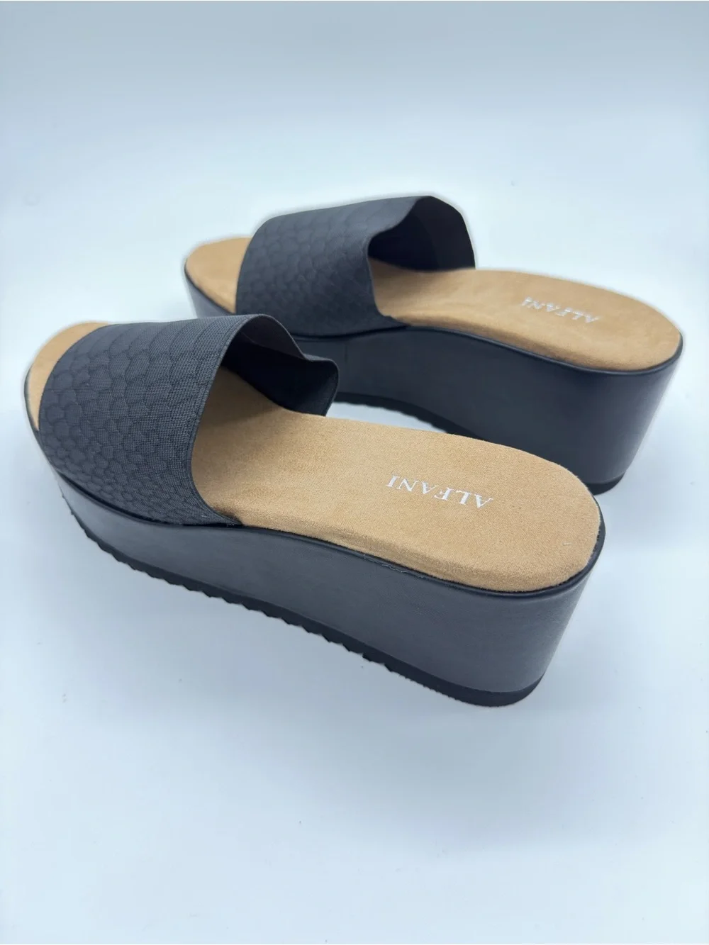Alfani slip platform