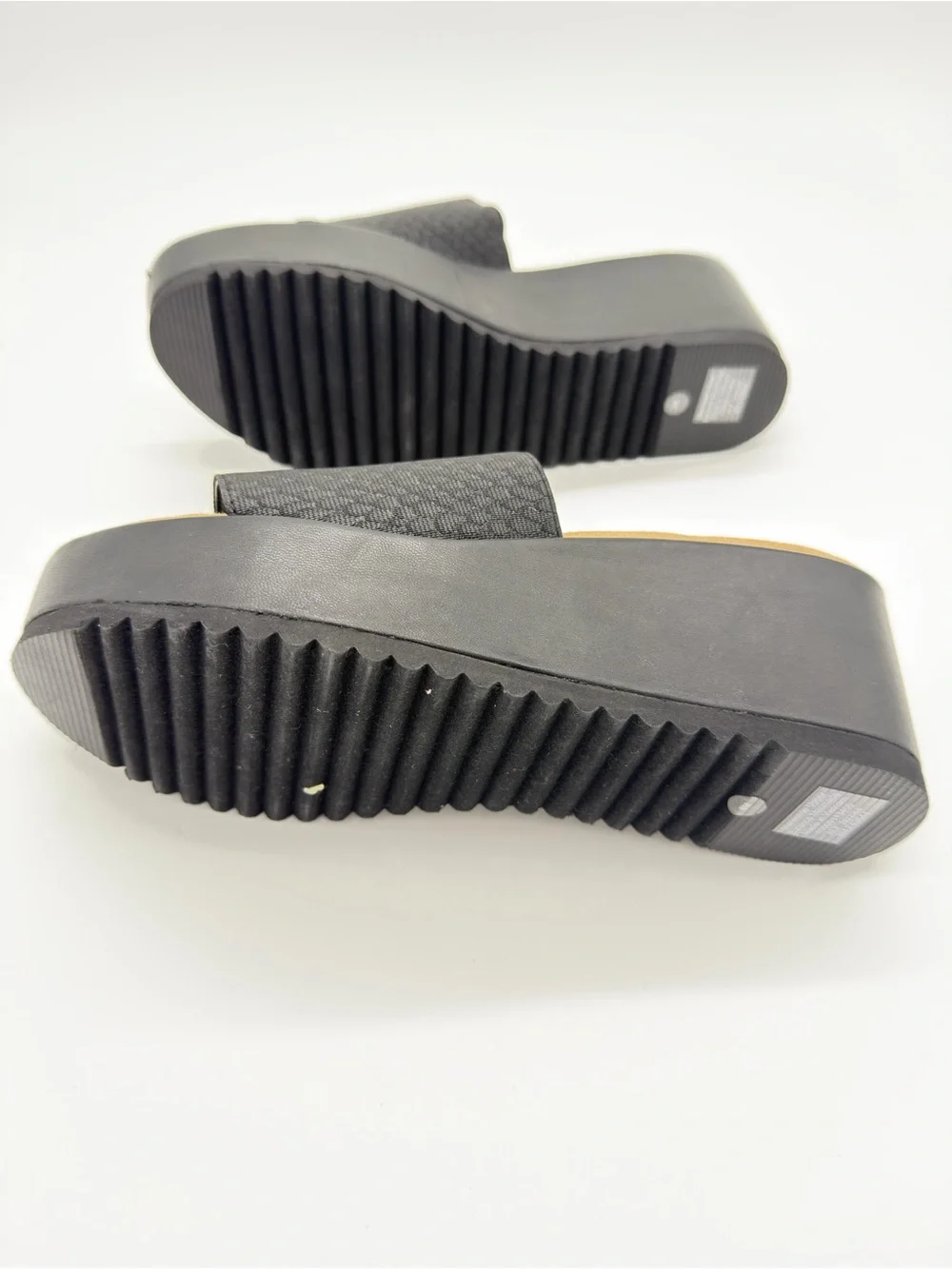 Alfani slip platform