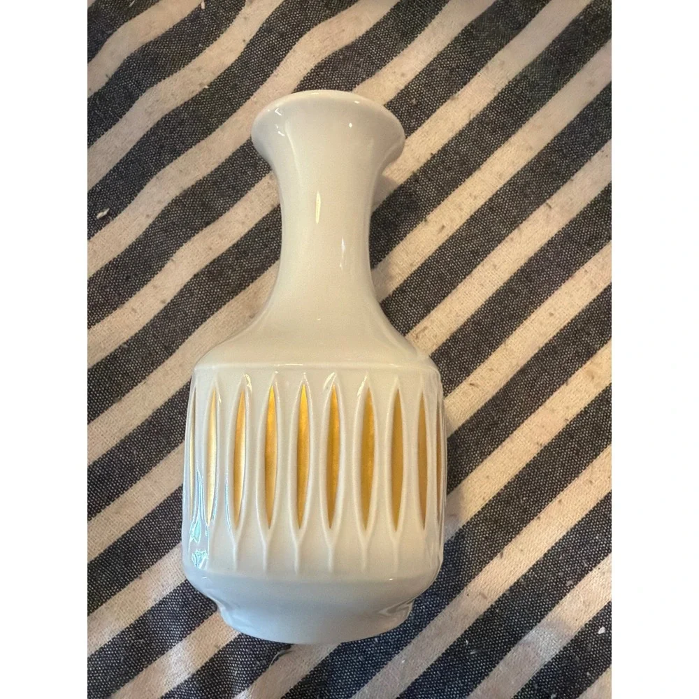 Lorenz Hutschenreuther Tirschenreuth White Gold Porcelain Bud Vase Germany 7028