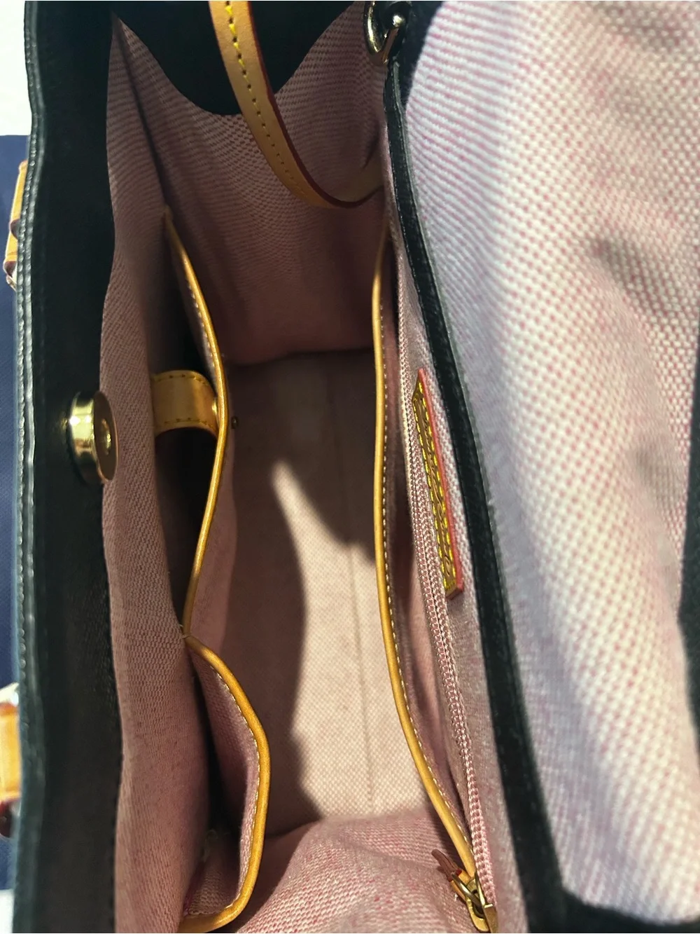Dooney & Bourke classic leather