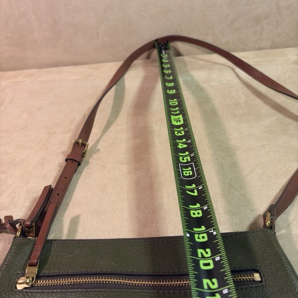 Fossil purse leather