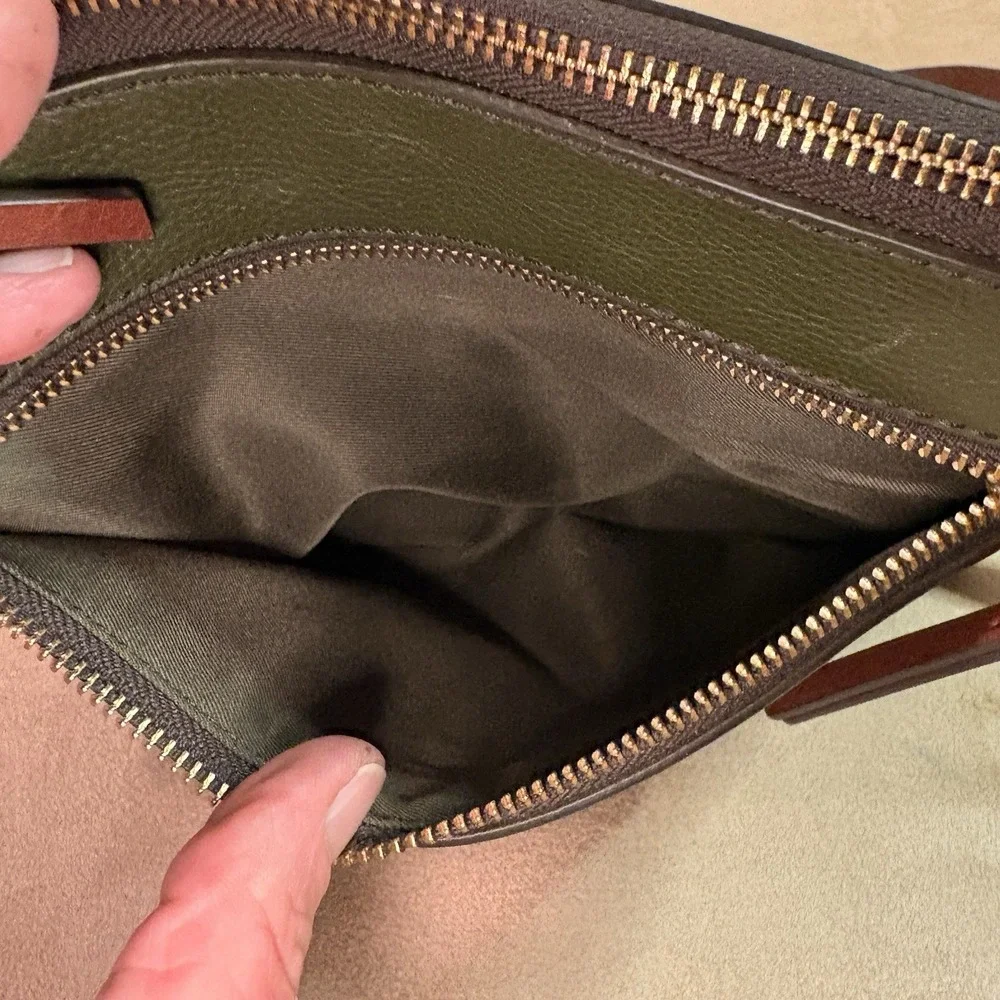Fossil purse leather