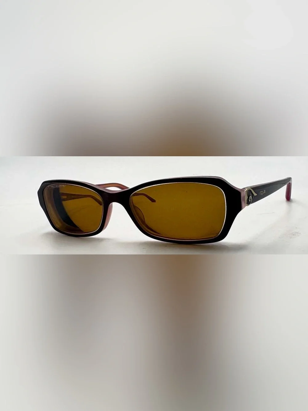 Vogue listing pair