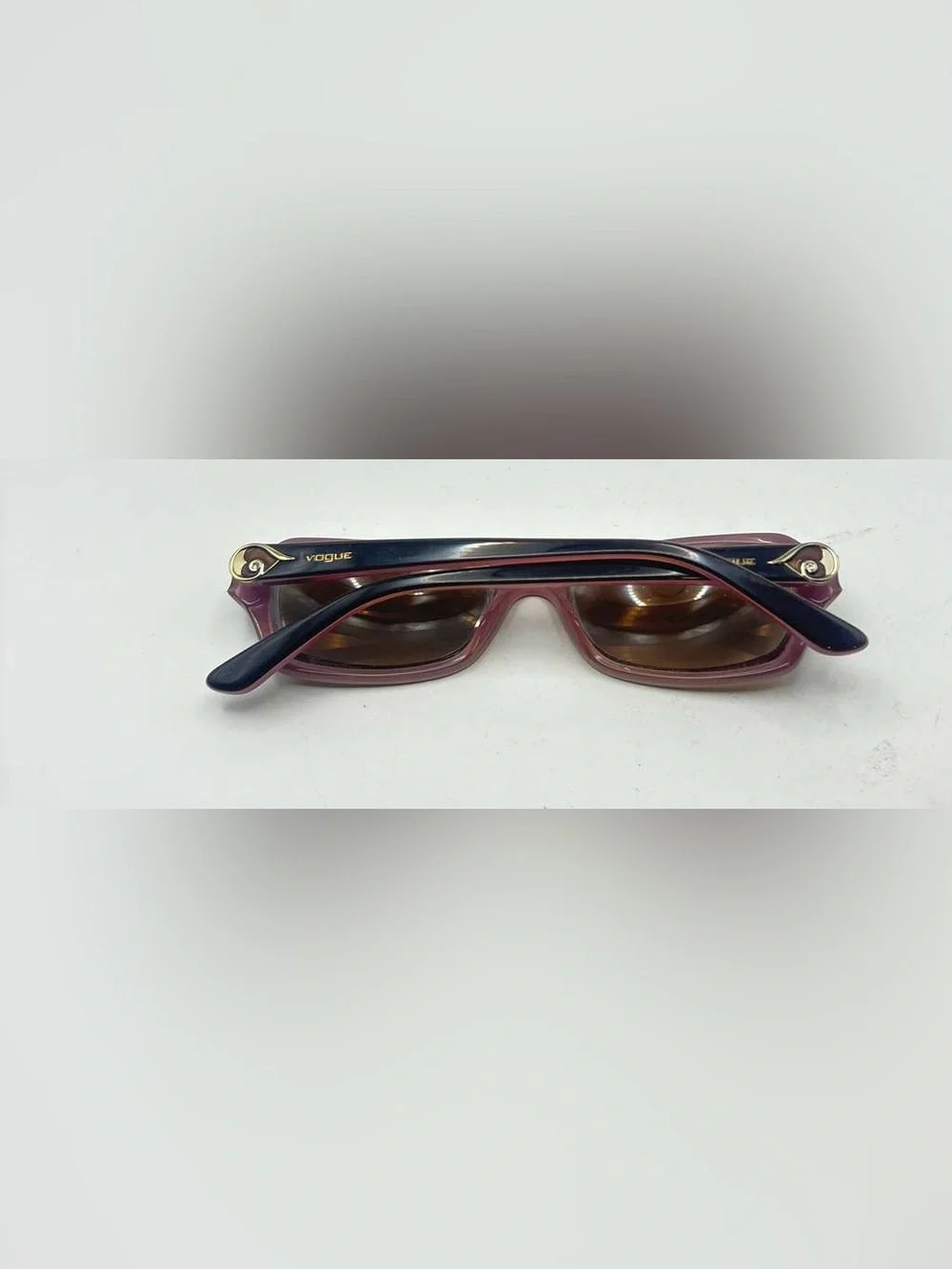 Vogue listing pair