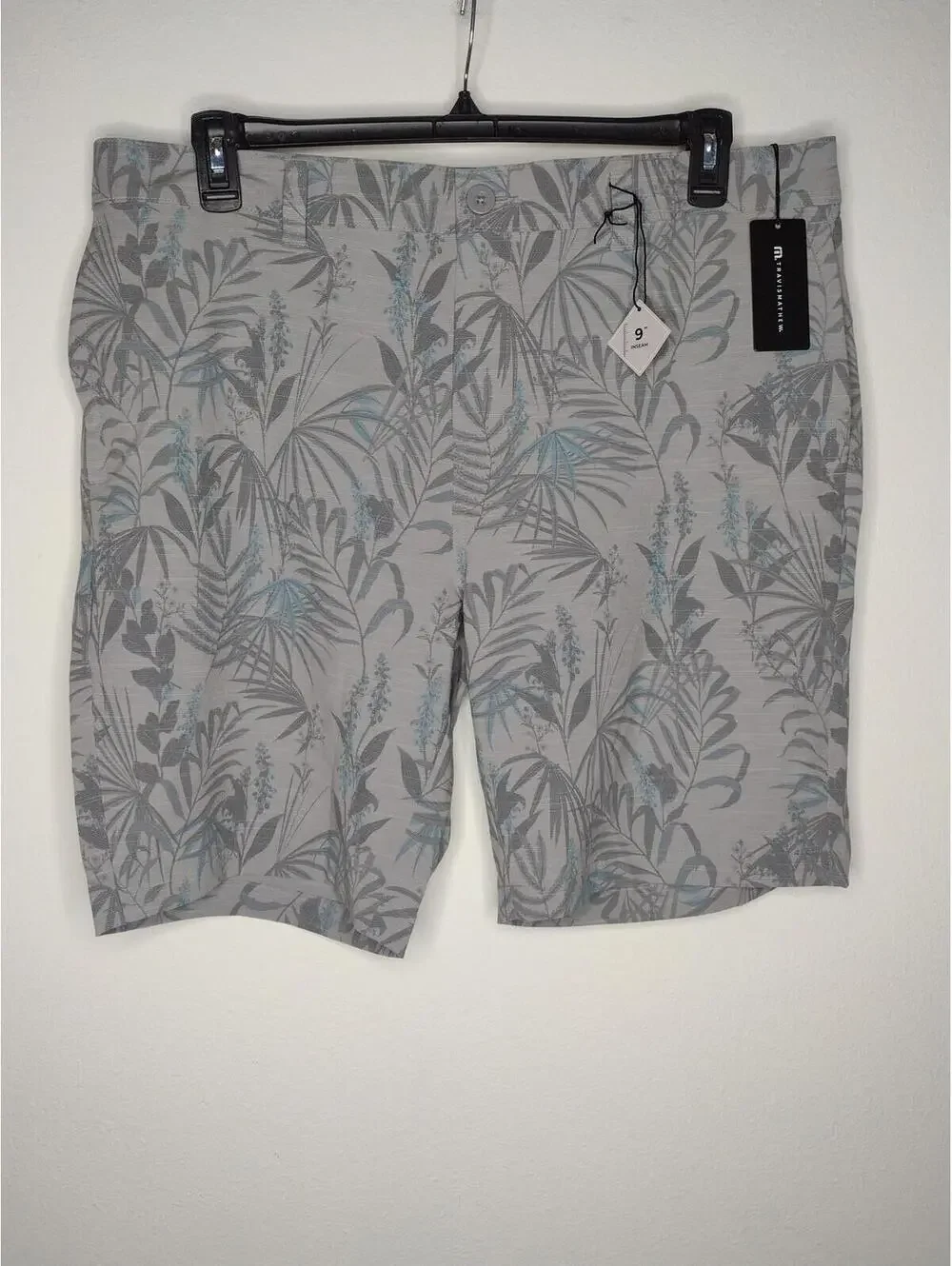 NWT Travis Mathew Men's Heather Light Gray/Garden Isle Shorts Size 38