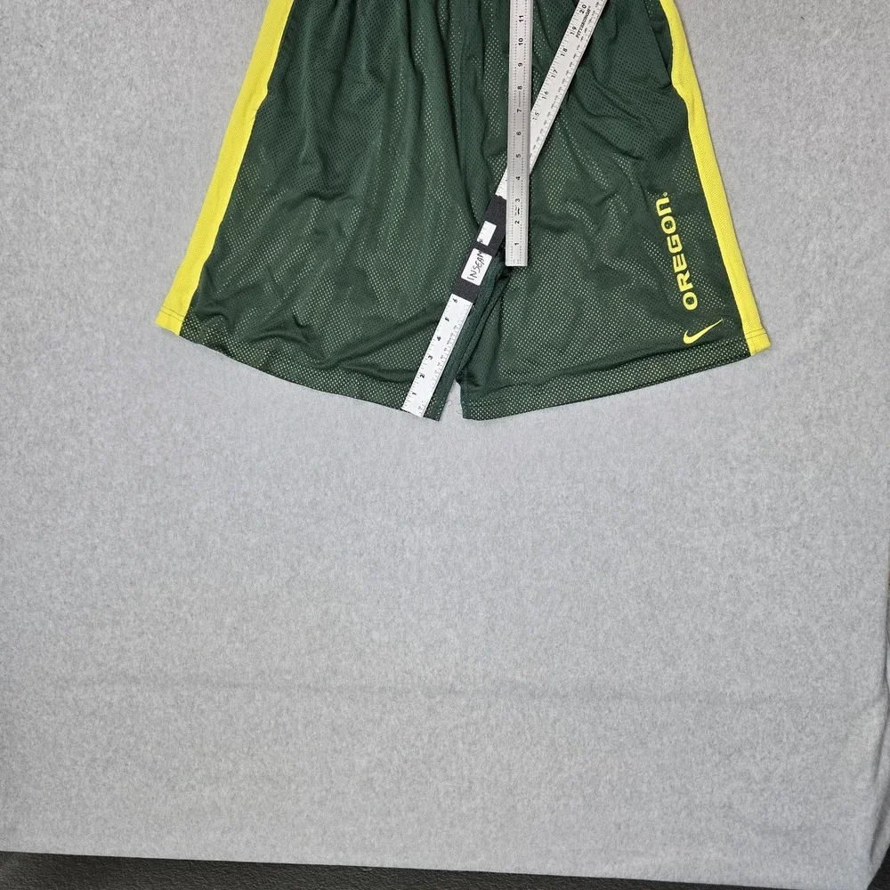 Oregon Ducks Men Activewear Shorts L Green Nike Athletic Shorts Basketball Y2K