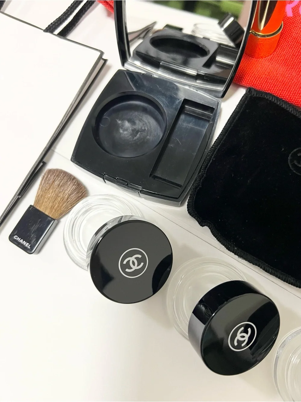 CHANEL free sitting
