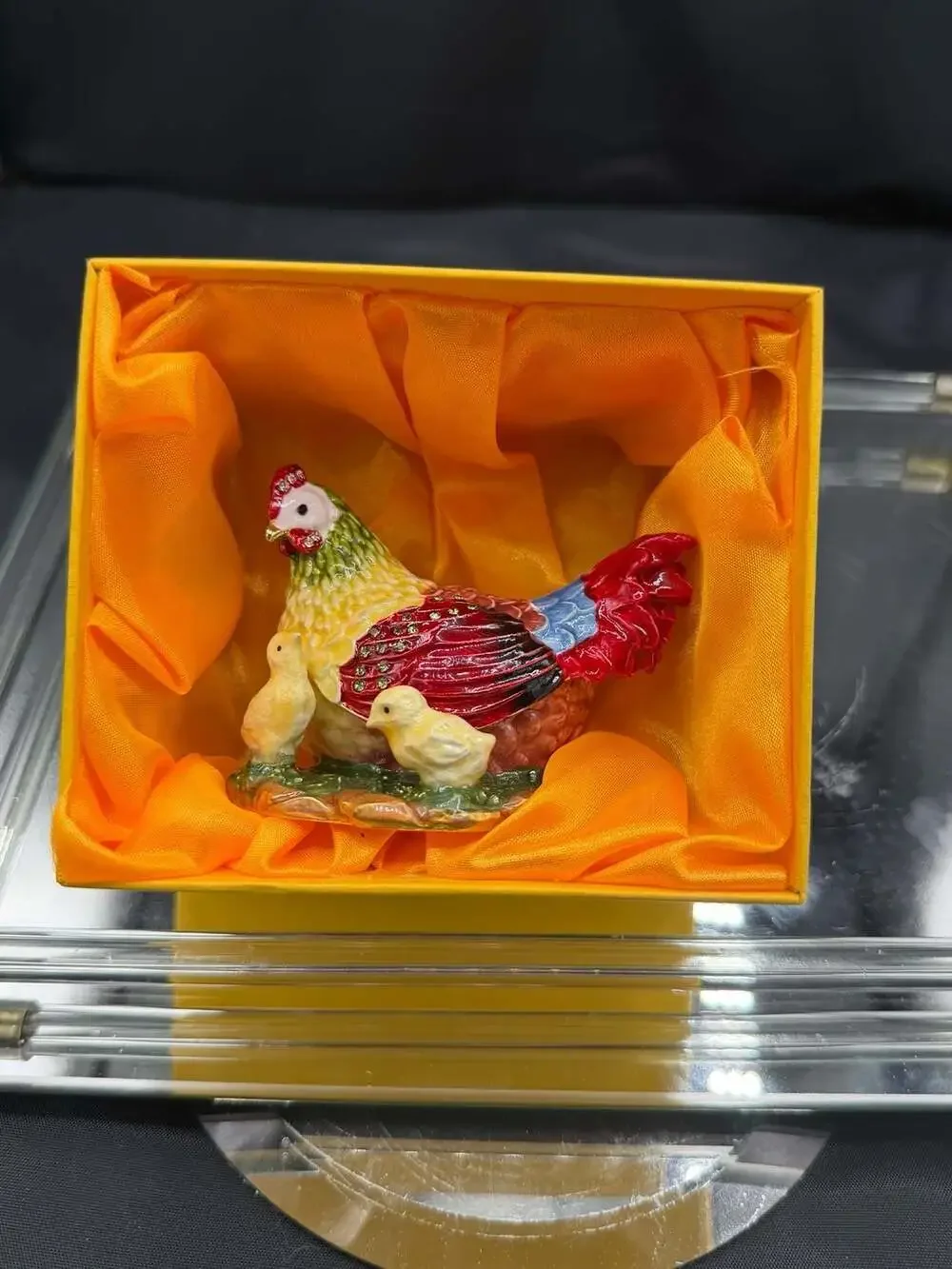 Unbranded hinged trinket