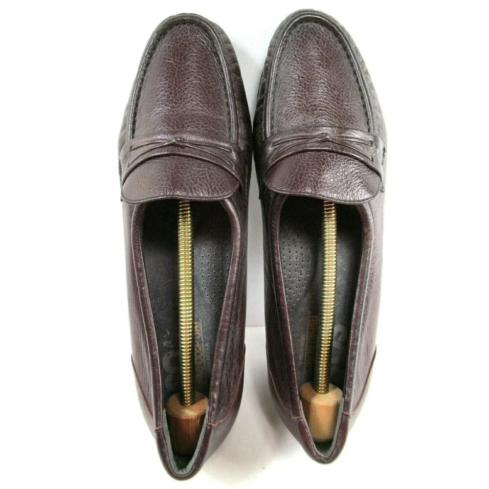 SAS loafers carefully