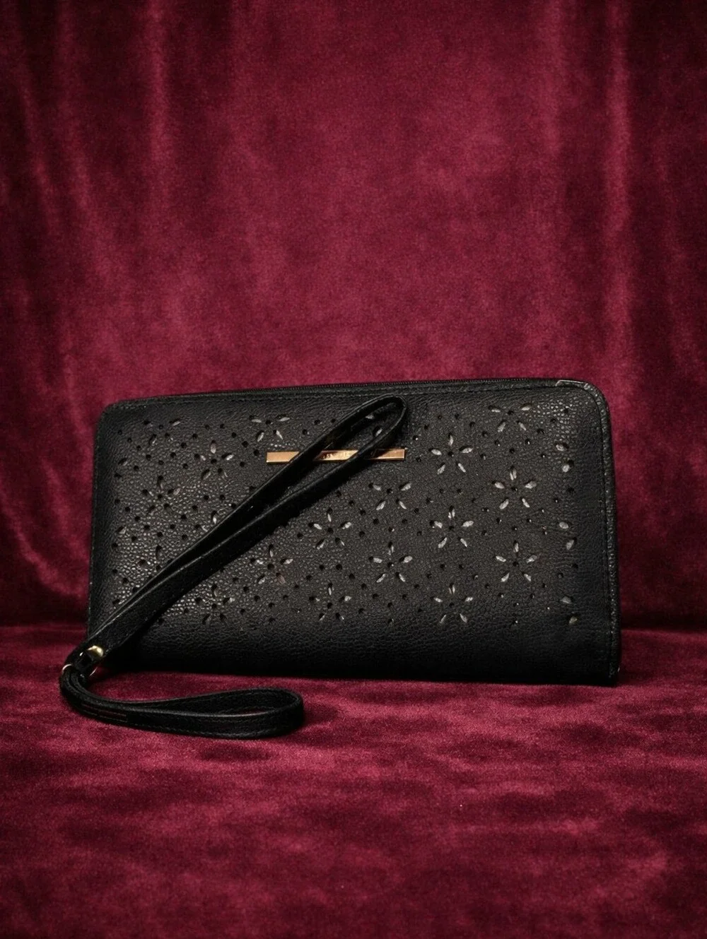 The Unbranded Brand black sleek