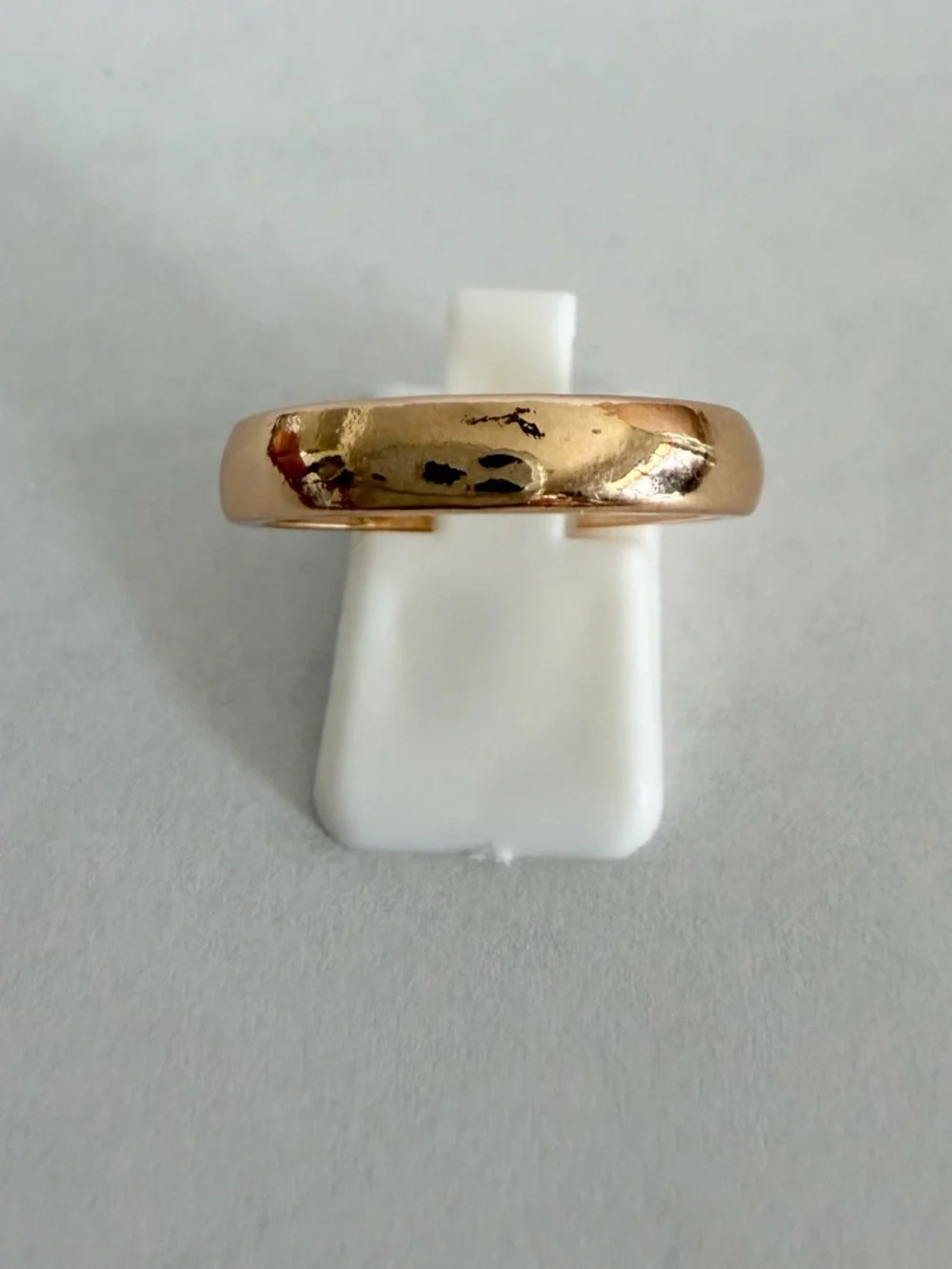 BNIB - Classic Polished Gold Finish Band Ring