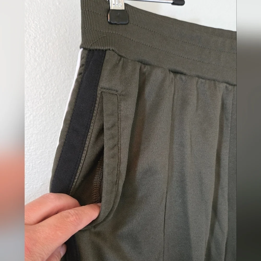 Hollister olive green