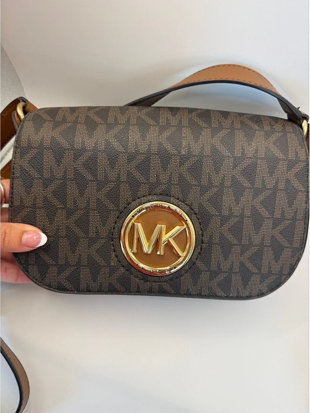 Michael Kors belt adjustable signs