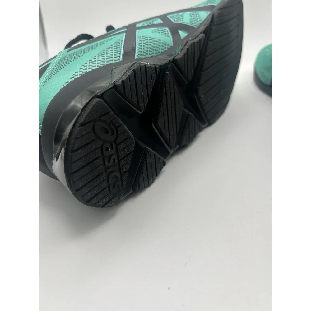 Asics adds construction top