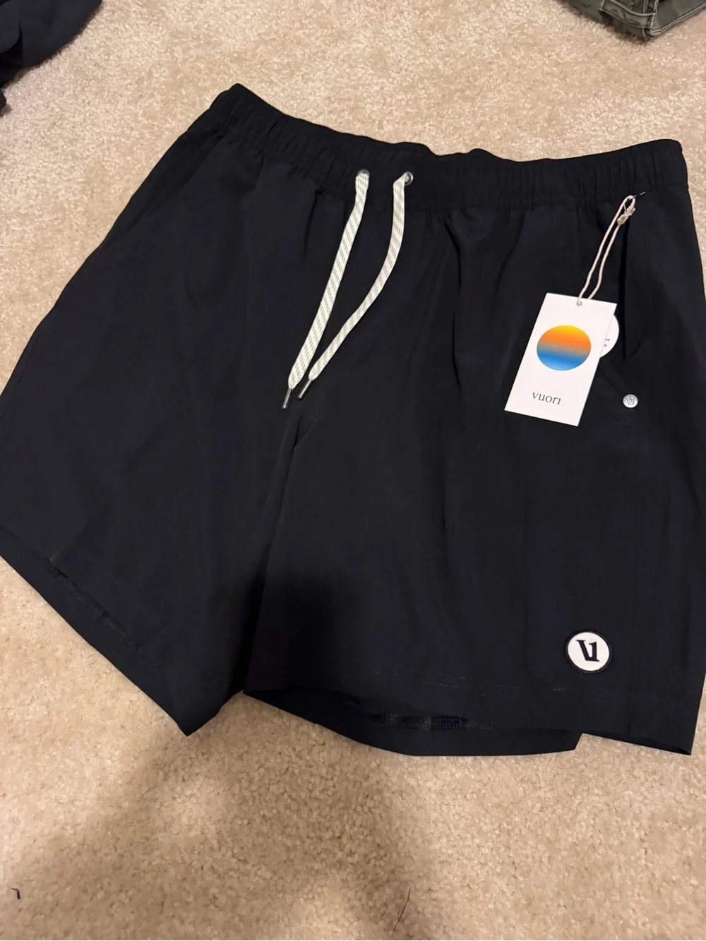 NWT Vuori men shorts kore lined shorts 7” size L