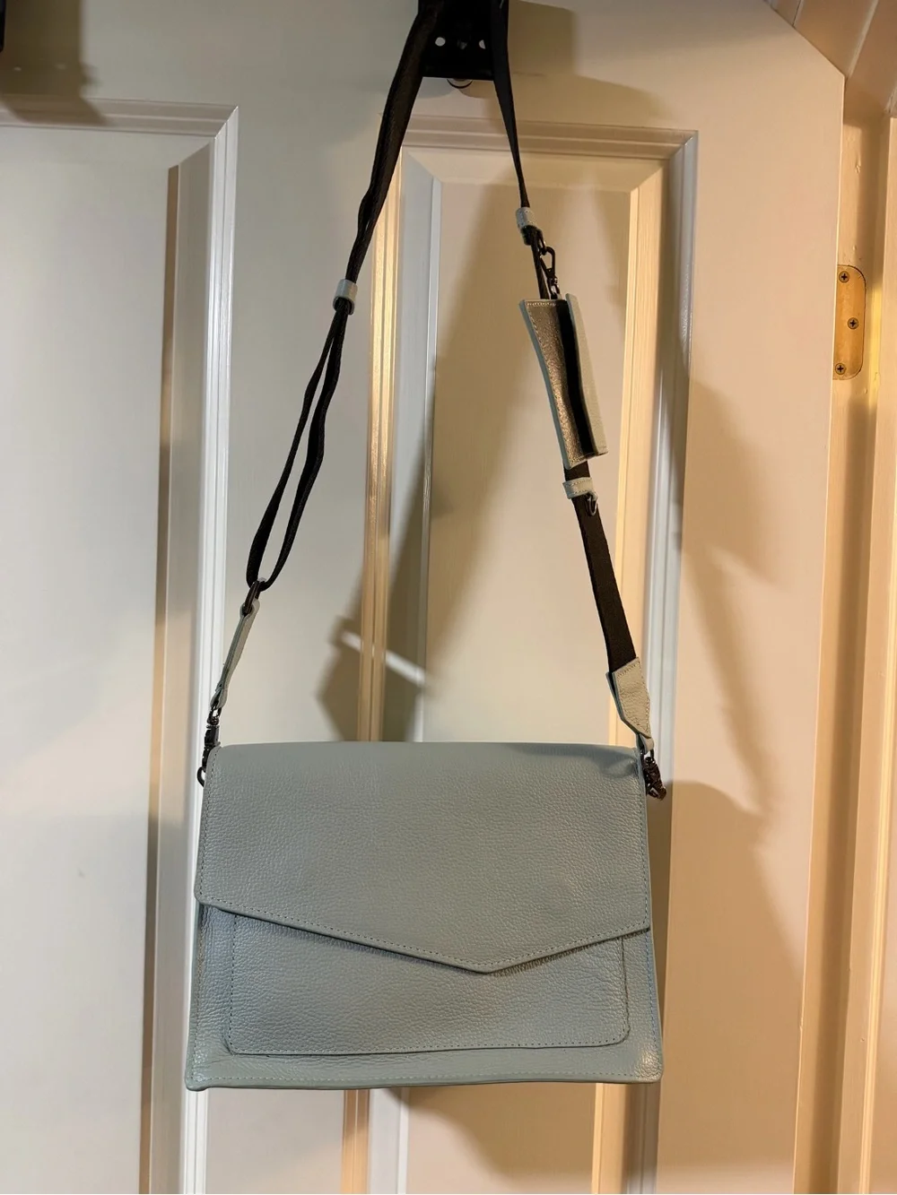 Botkier compact pebbled