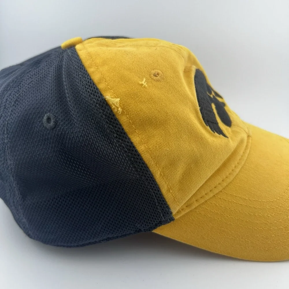 Nike Iowa Hawkeyes Distressed Flex Fit Hat Yellow Black Heritage86 OSFM