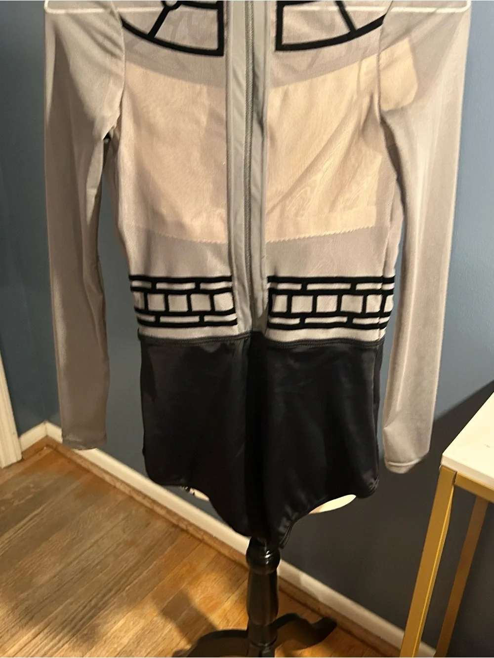 Weissman featuring sleeves neck