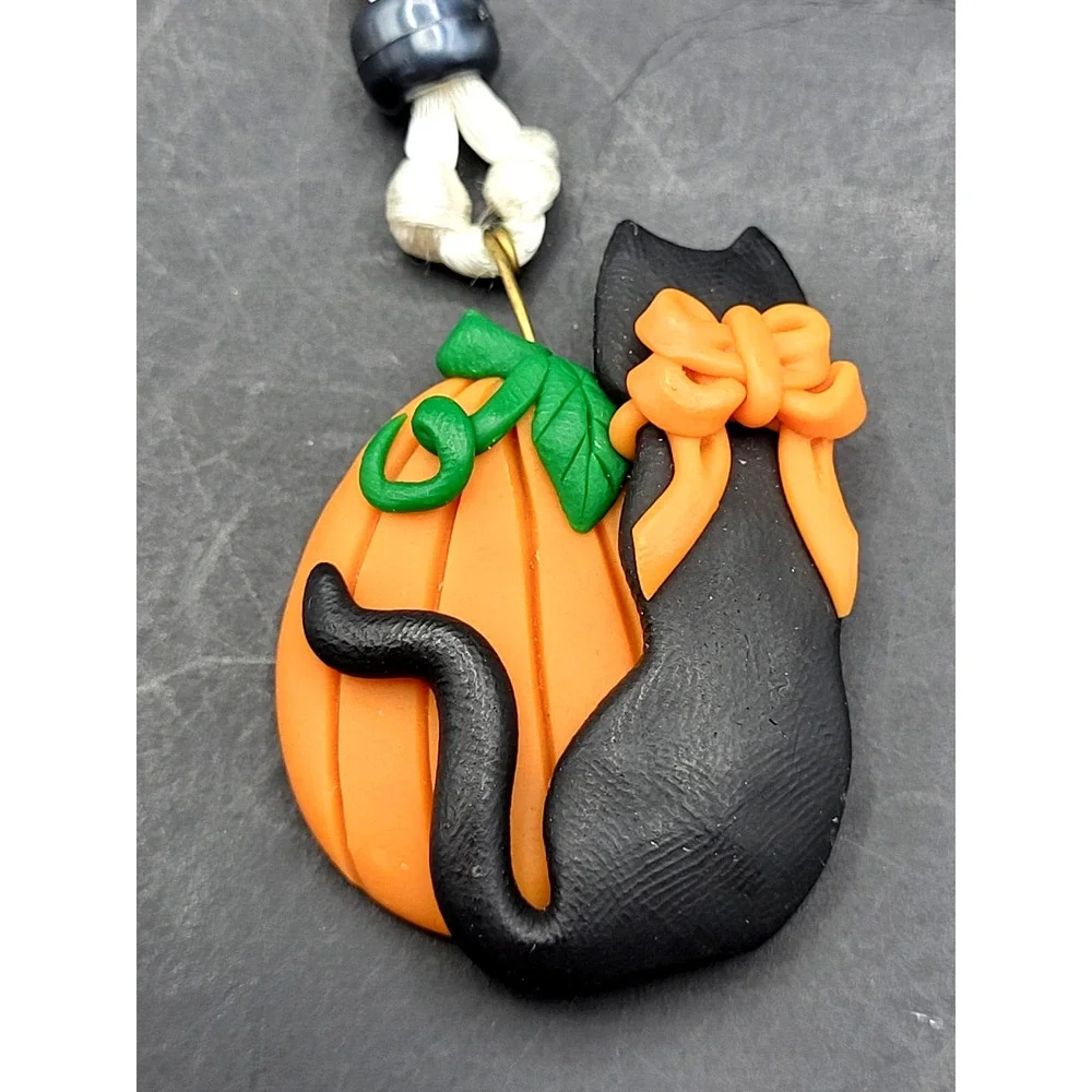 Vintage 90s Handcrafted Pumpkin with Black Cat Necklace 2