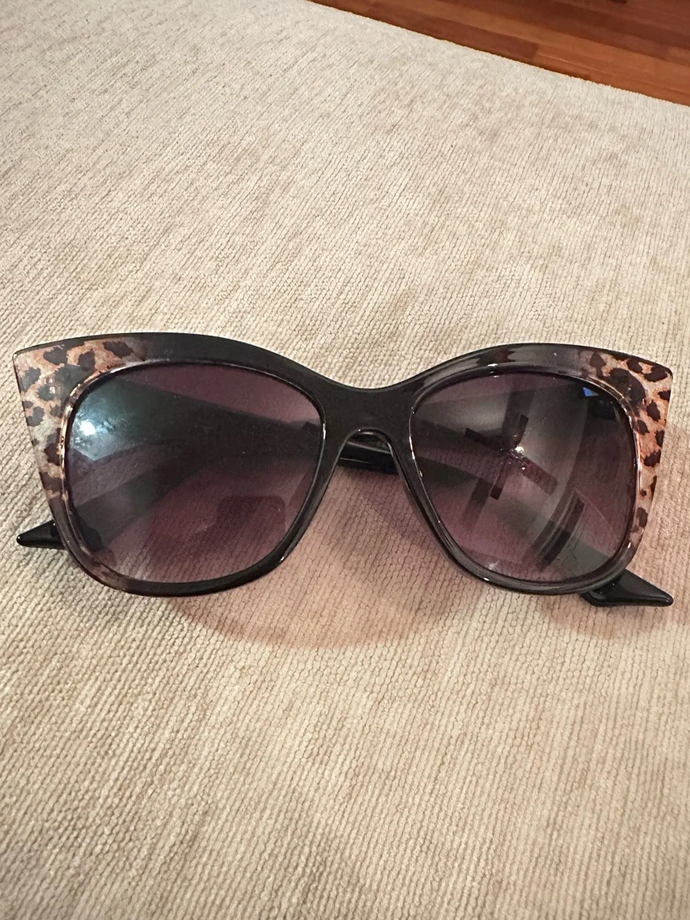 Classic Cat-Eye Leopard Frame Sunglasses - Black/Brown