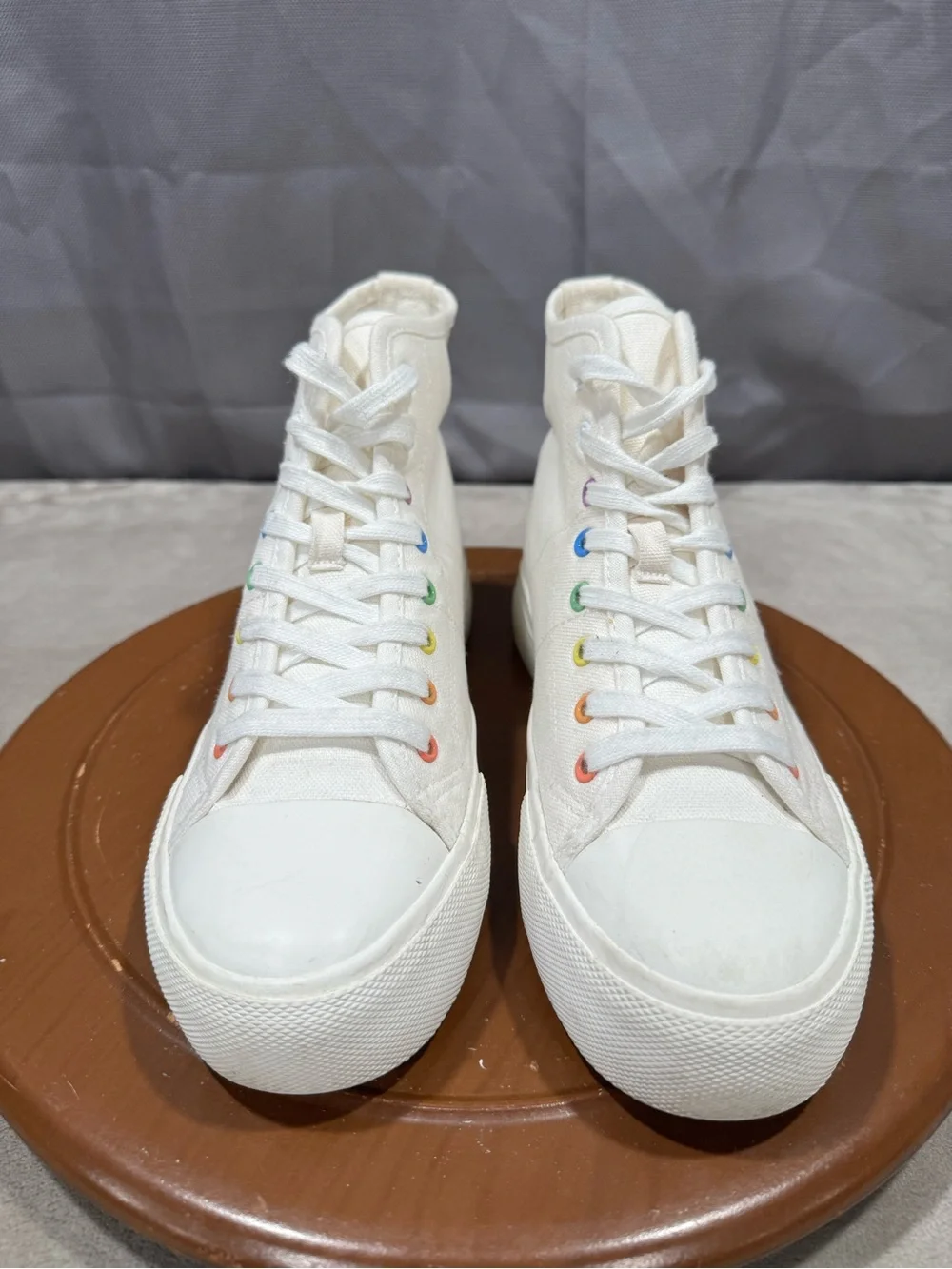 American Eagle Outfitters white canvas
