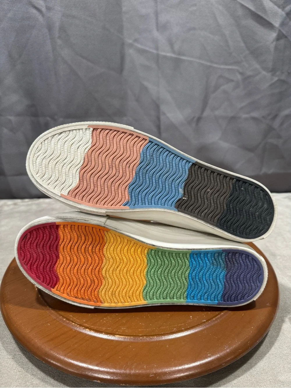 American Eagle Outfitters white canvas