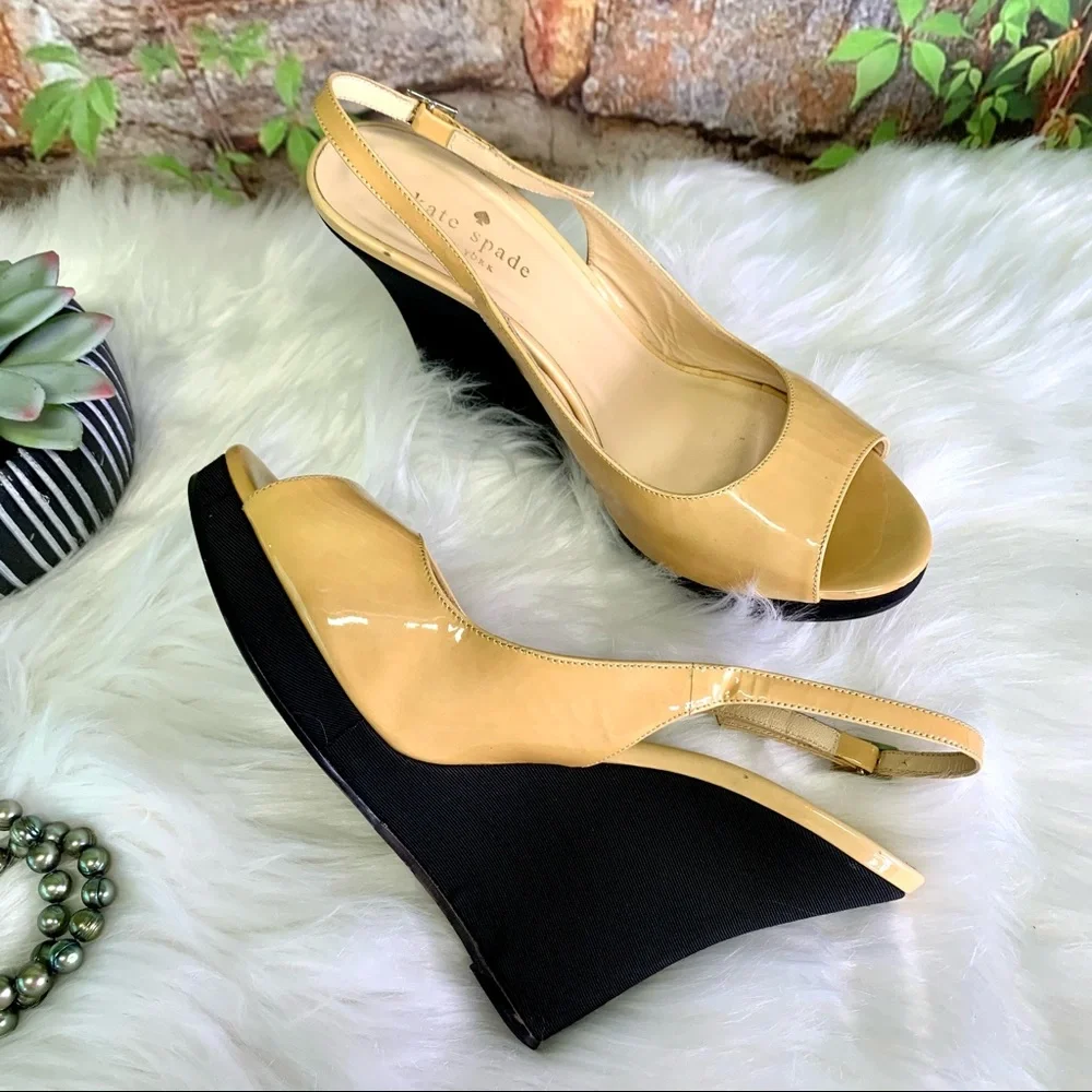 KATE SPADE Nude/Gold Quiet Luxury Minimalist Peep Toe Patent Wedges, 8B