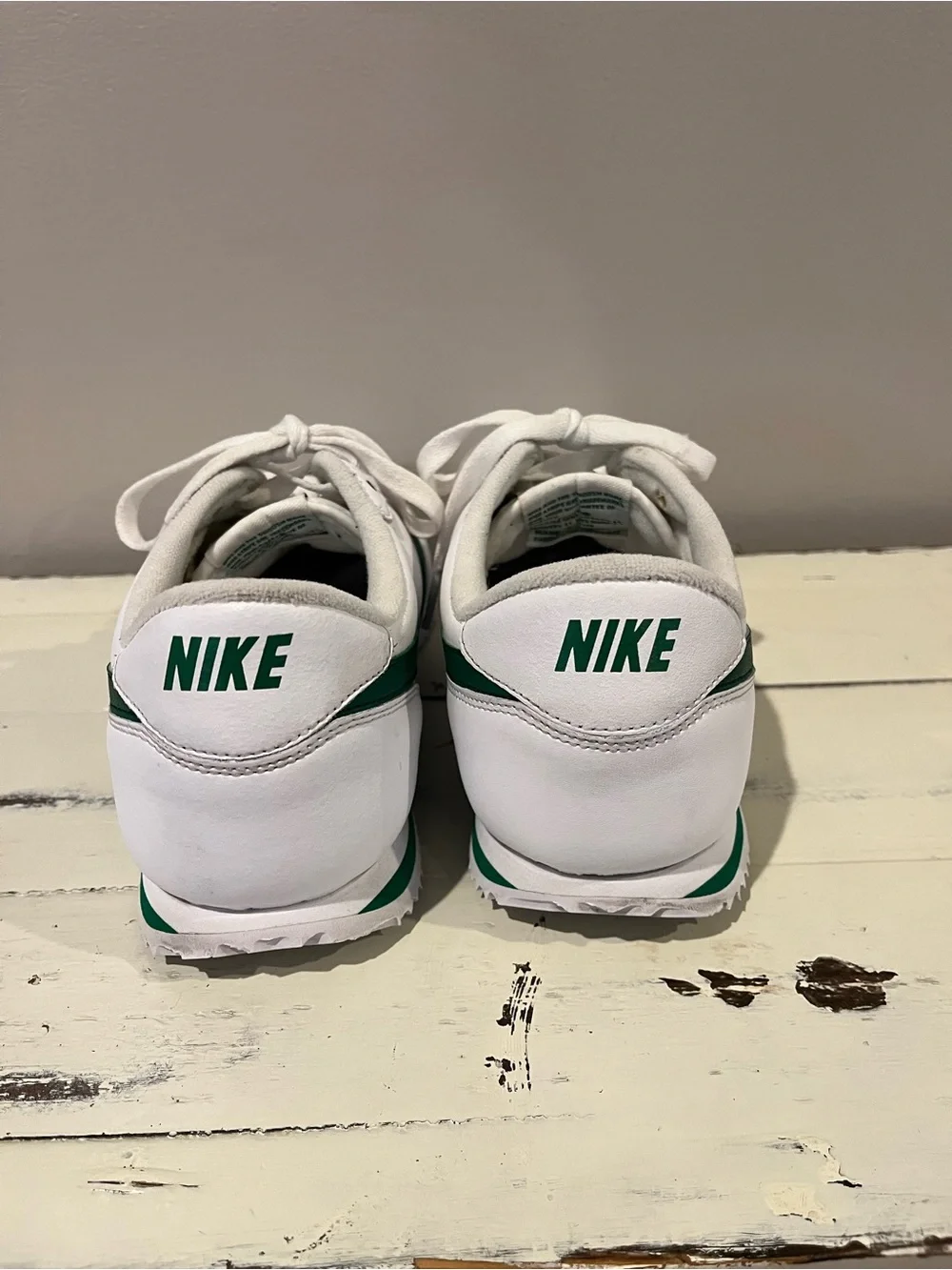 Nike sleek low