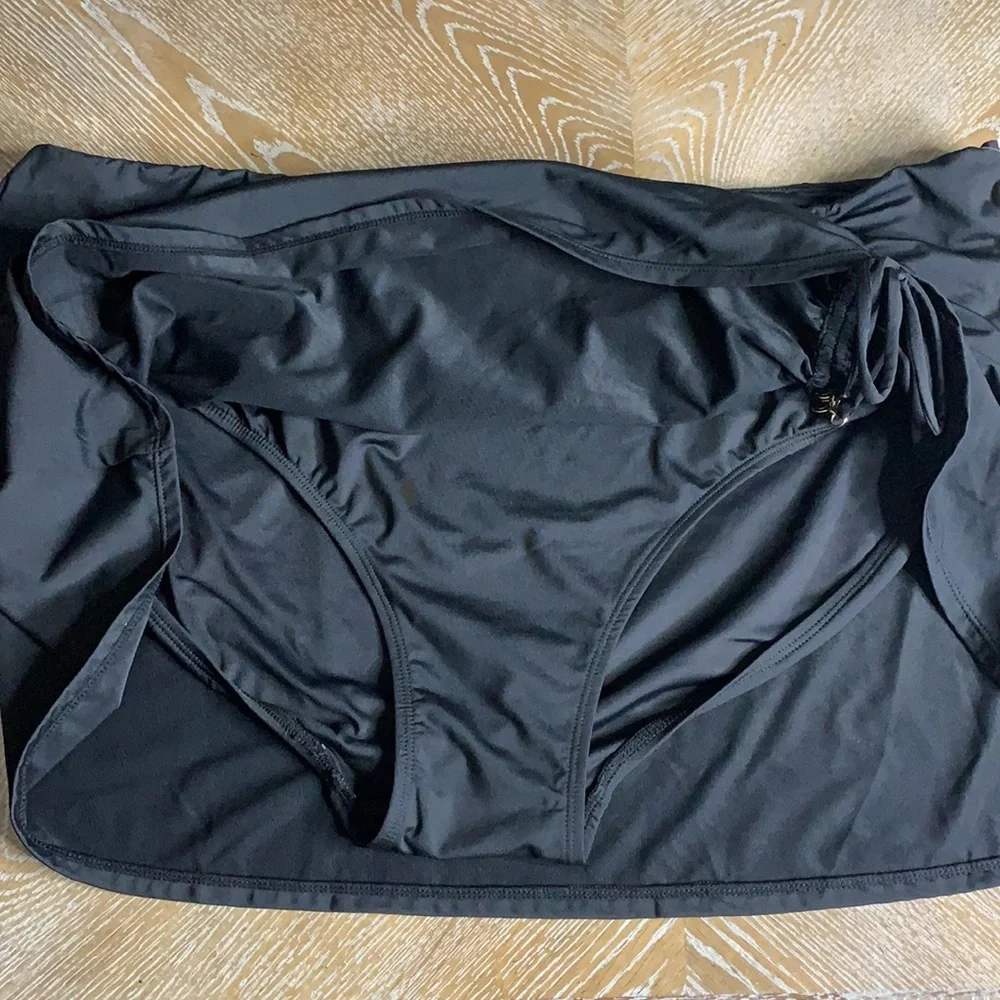 Anne Cole size skirted matching