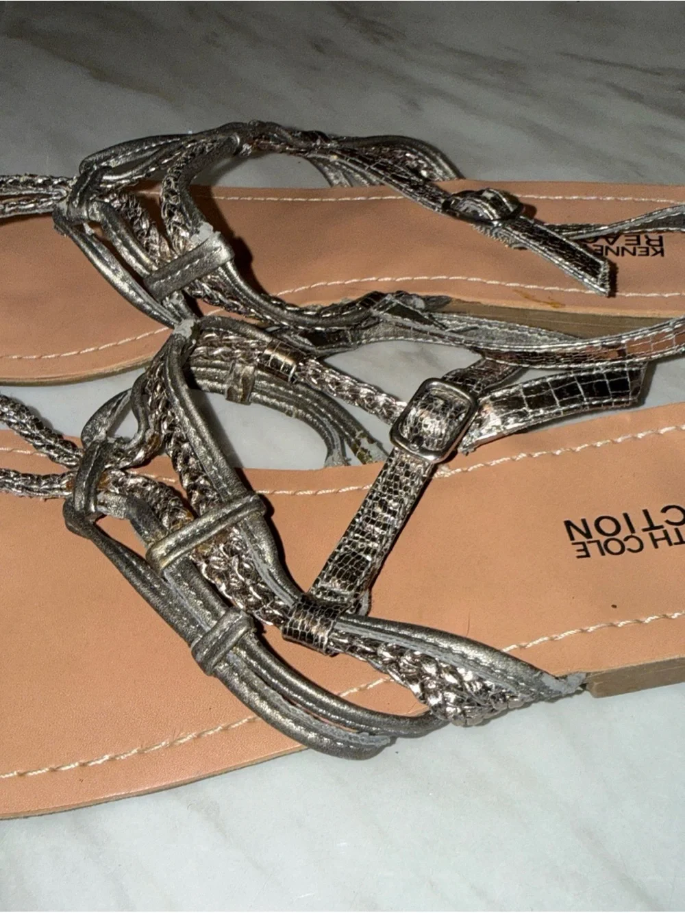 Keneth Cole flat sandals size woman’s 9