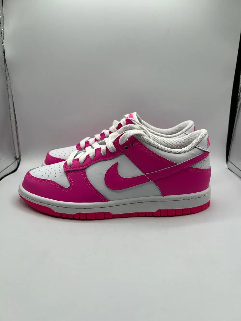 Nike Dunk Low GS “Laser Fuchisa” size 6.5y/8 women’s