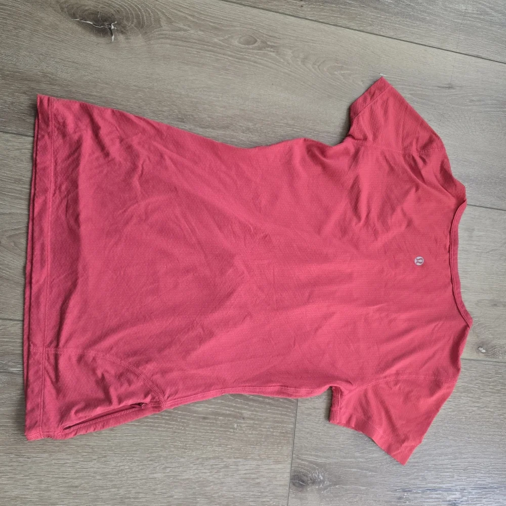 Lululemon Athletic Top Red T Shirt Short Sleeve Size 6