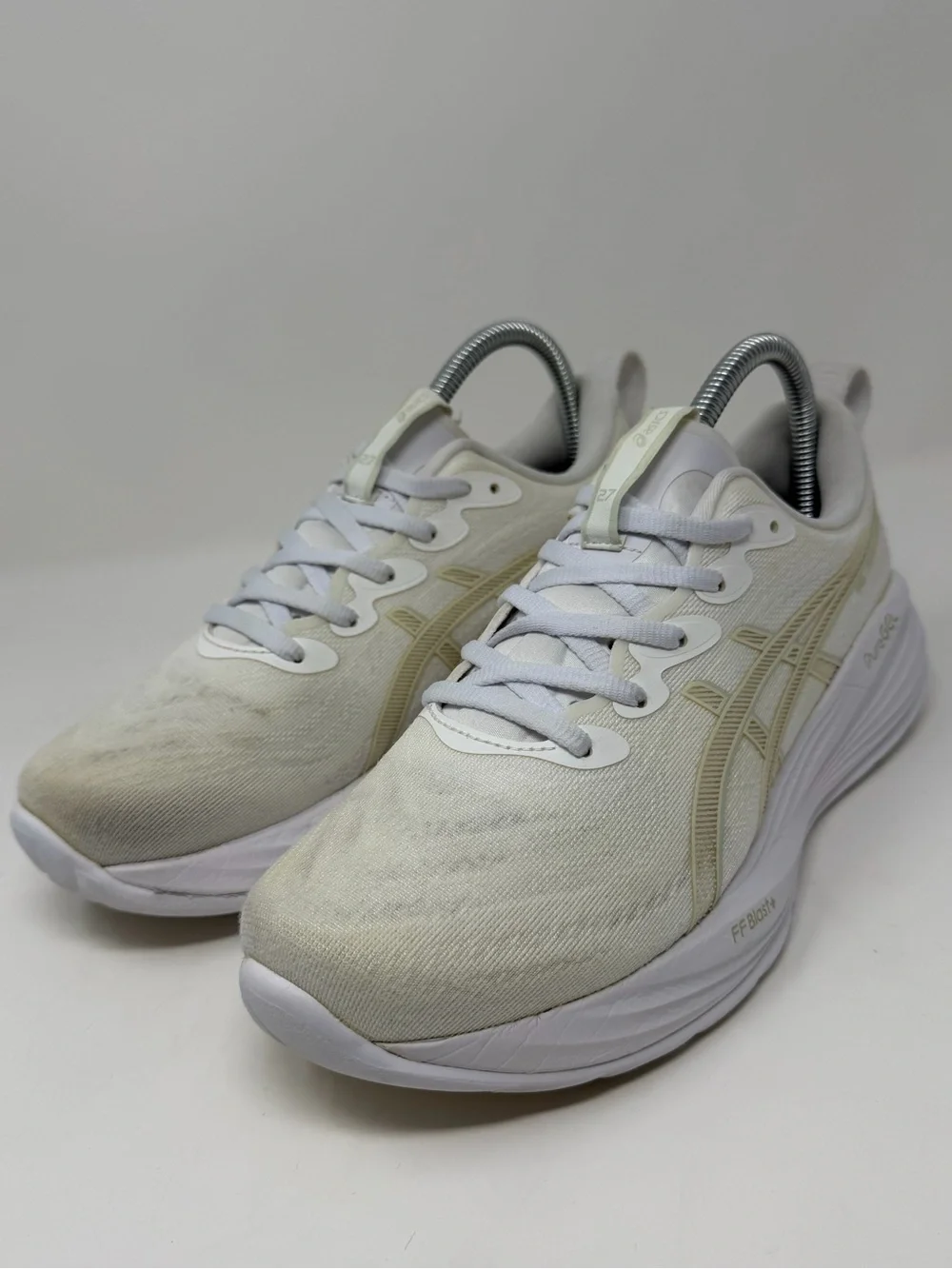 Women’s ASICS Neutral Running Sneakers in Off-White Sz.8