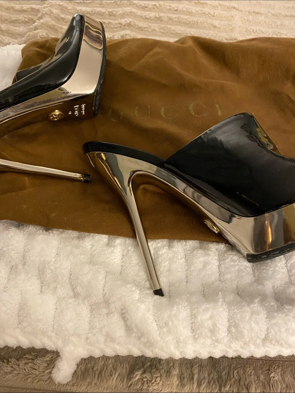 Gucci glossy black